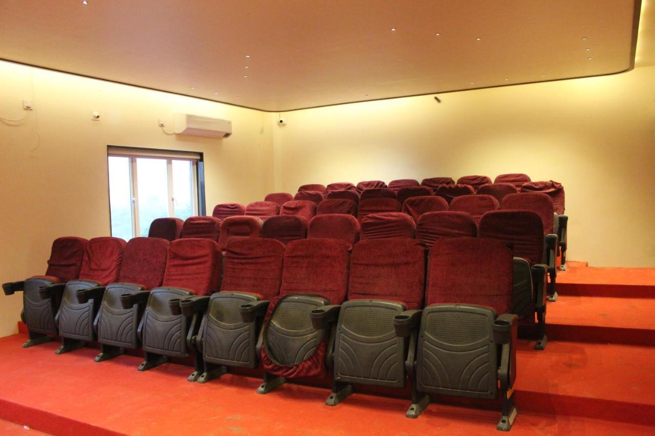 Flamingo Club And Resort Una 3 Km Away From Diu Check Post Buitenkant foto