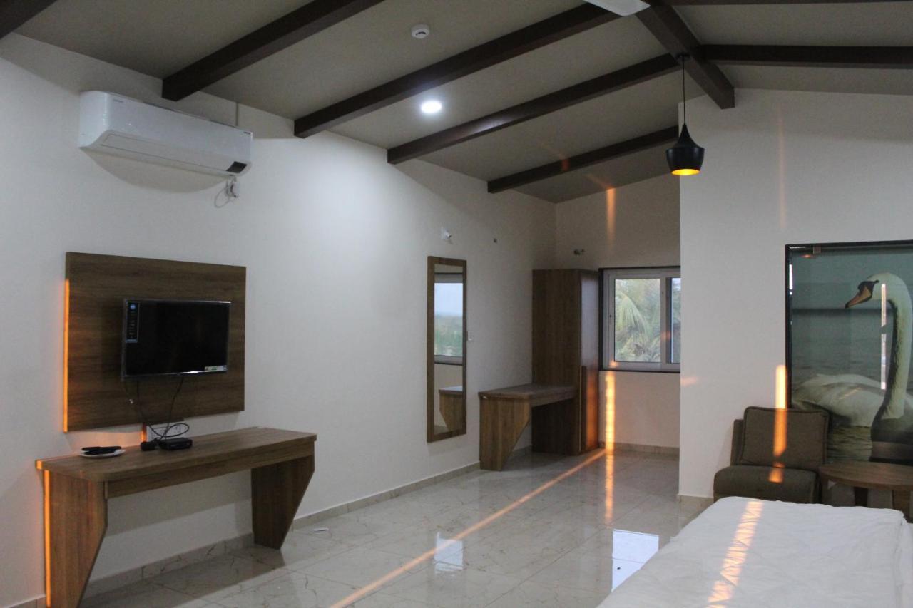 Flamingo Club And Resort Una 3 Km Away From Diu Check Post Buitenkant foto