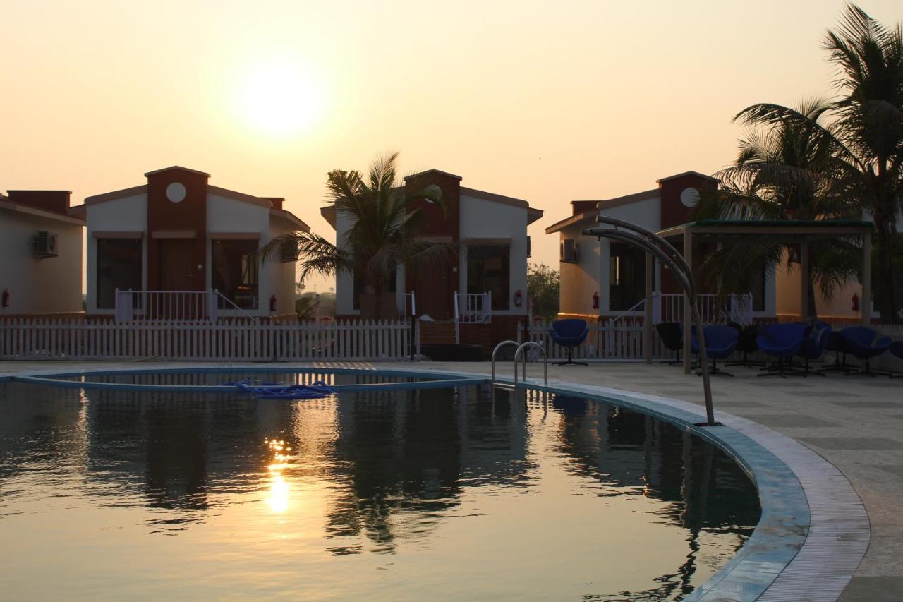 Flamingo Club And Resort Una 3 Km Away From Diu Check Post Buitenkant foto