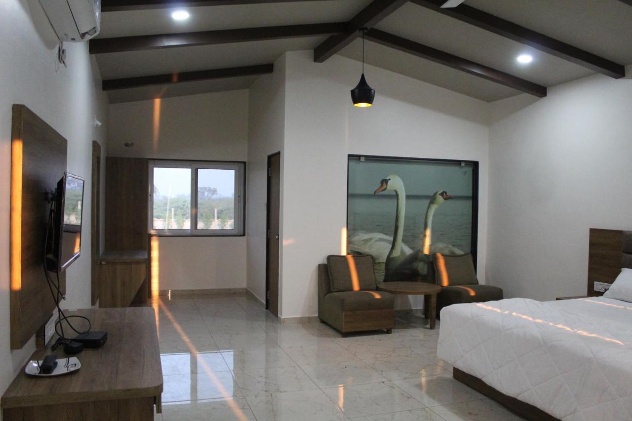 Flamingo Club And Resort Una 3 Km Away From Diu Check Post Buitenkant foto