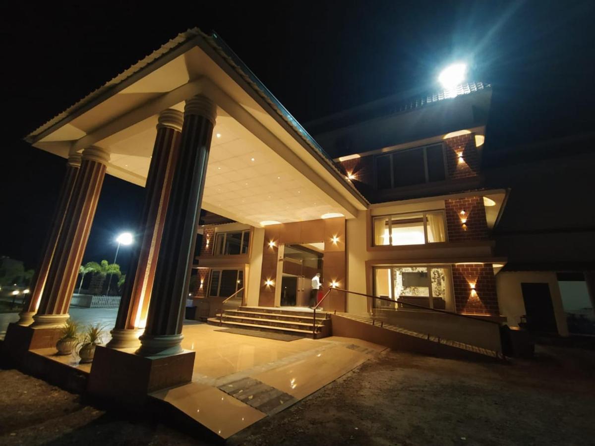 Flamingo Club And Resort Una 3 Km Away From Diu Check Post Buitenkant foto