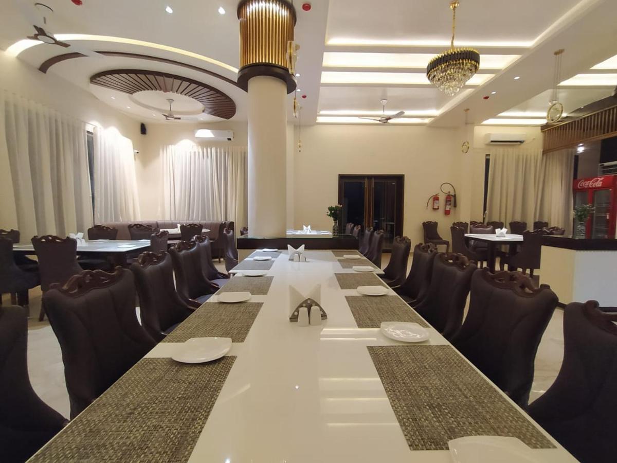 Flamingo Club And Resort Una 3 Km Away From Diu Check Post Buitenkant foto