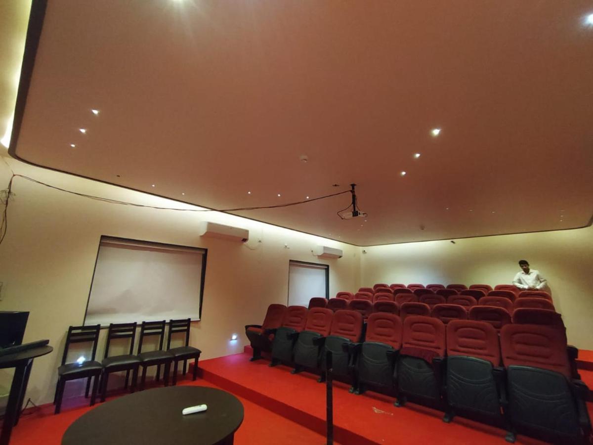 Flamingo Club And Resort Una 3 Km Away From Diu Check Post Buitenkant foto
