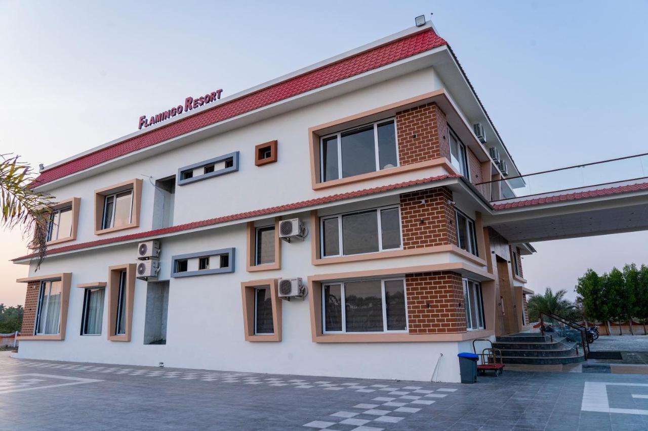 Flamingo Club And Resort Una 3 Km Away From Diu Check Post Buitenkant foto