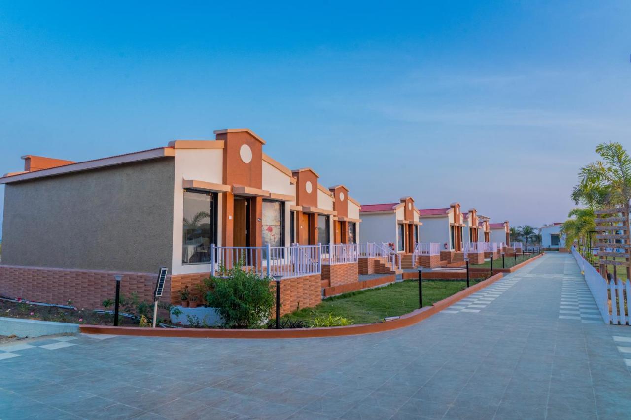 Flamingo Club And Resort Una 3 Km Away From Diu Check Post Buitenkant foto