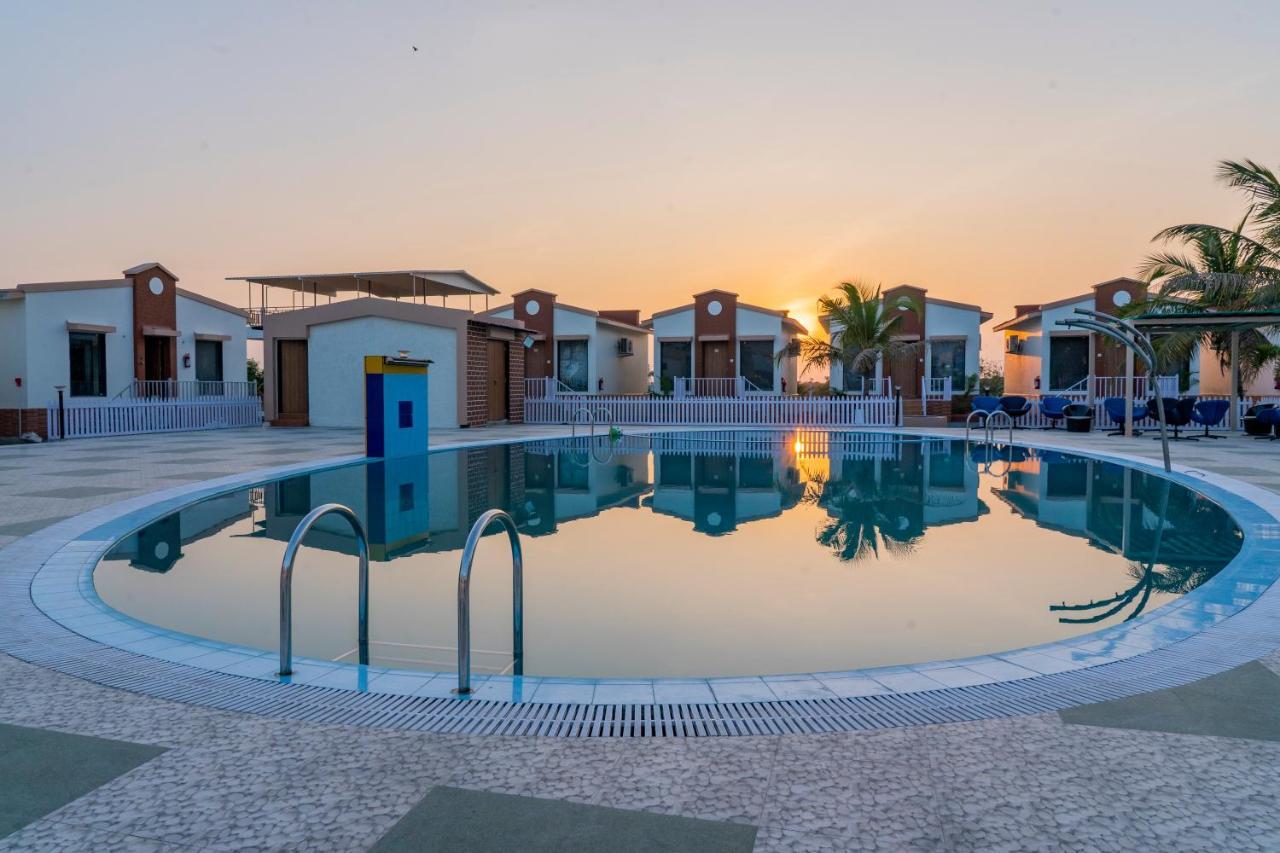 Flamingo Club And Resort Una 3 Km Away From Diu Check Post Buitenkant foto