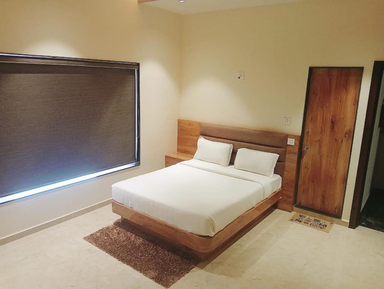 Flamingo Club And Resort Una 3 Km Away From Diu Check Post Buitenkant foto