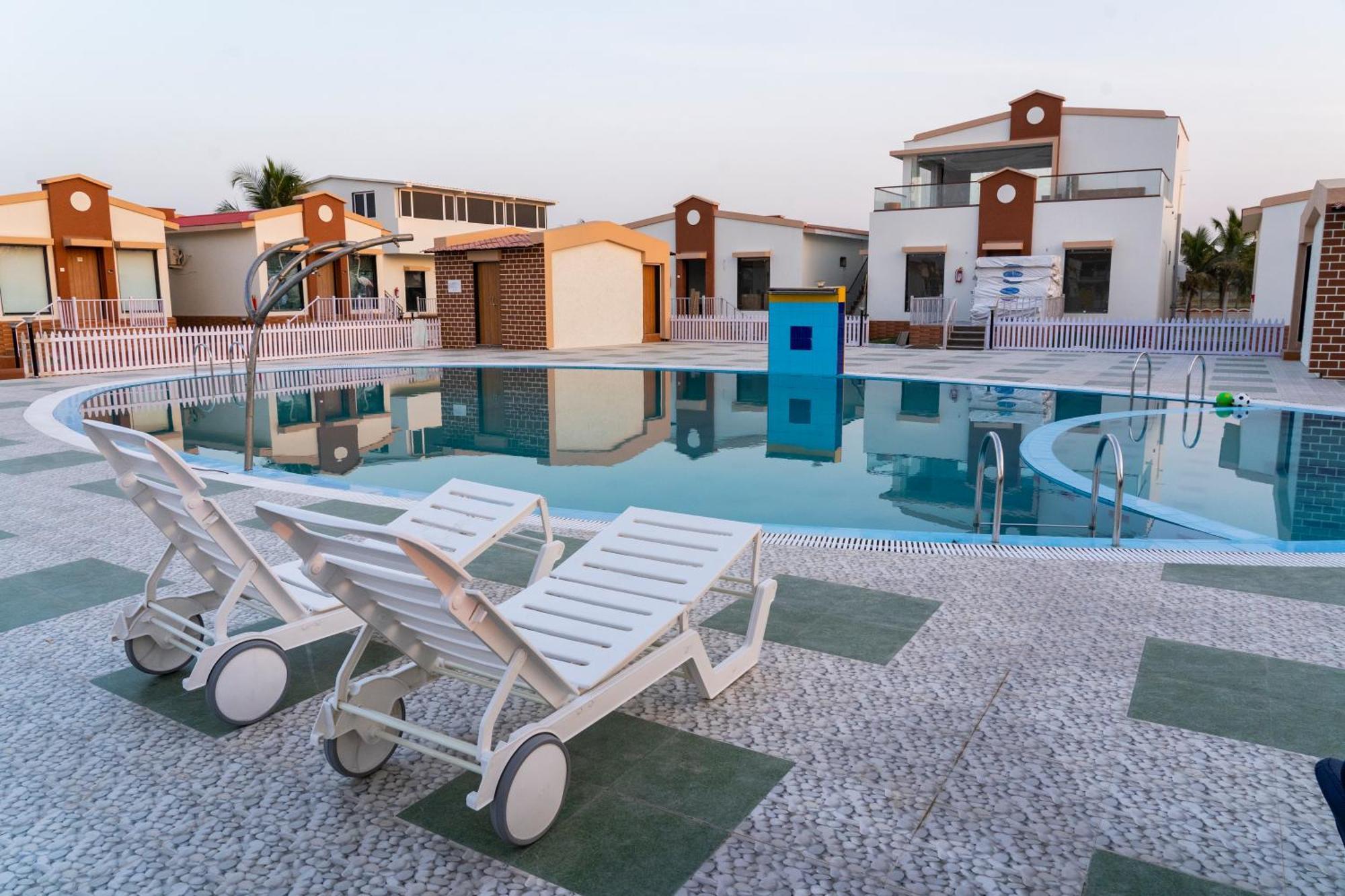 Flamingo Club And Resort Una 3 Km Away From Diu Check Post Buitenkant foto