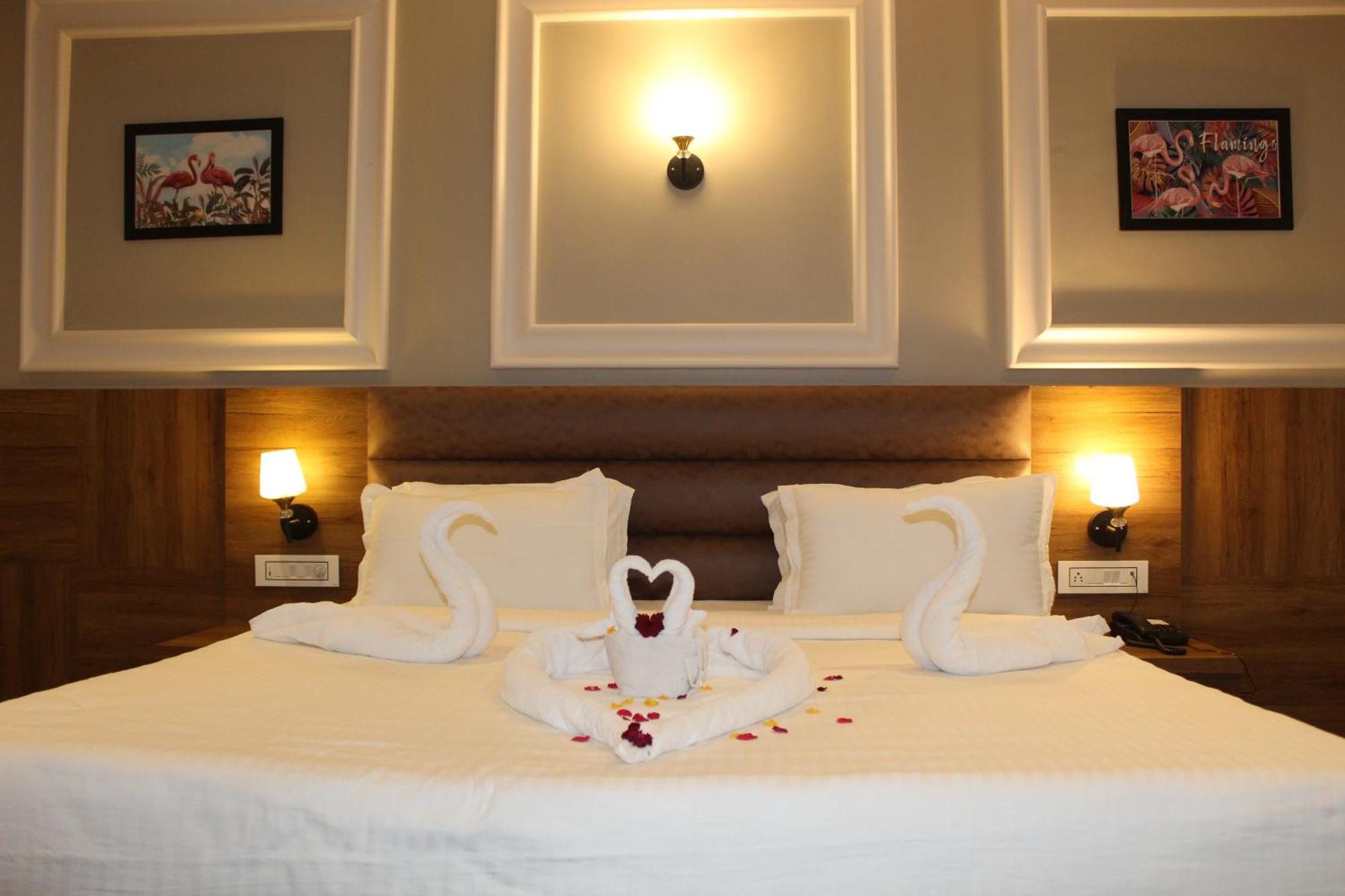 Flamingo Club And Resort Una 3 Km Away From Diu Check Post Buitenkant foto