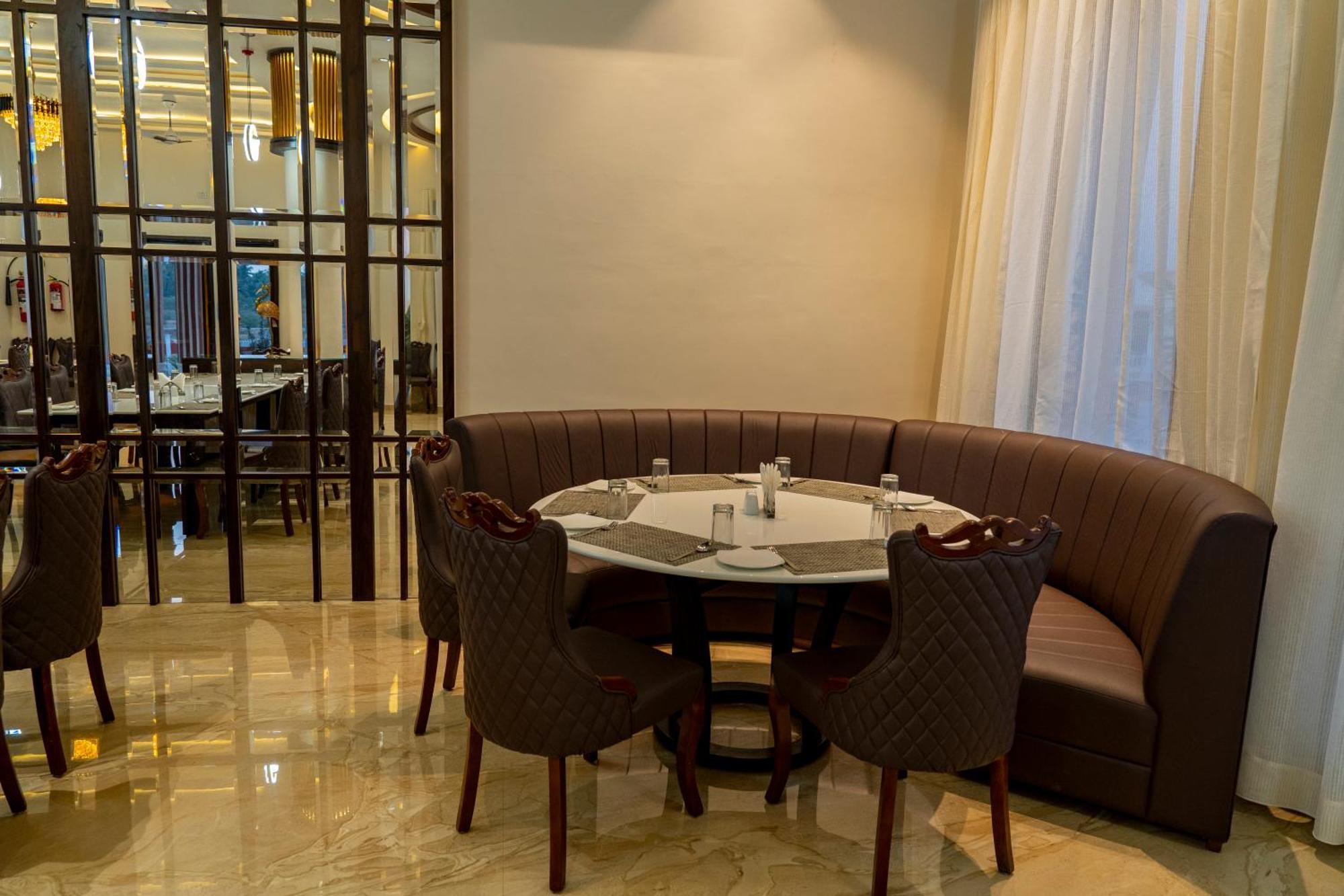 Flamingo Club And Resort Una 3 Km Away From Diu Check Post Buitenkant foto