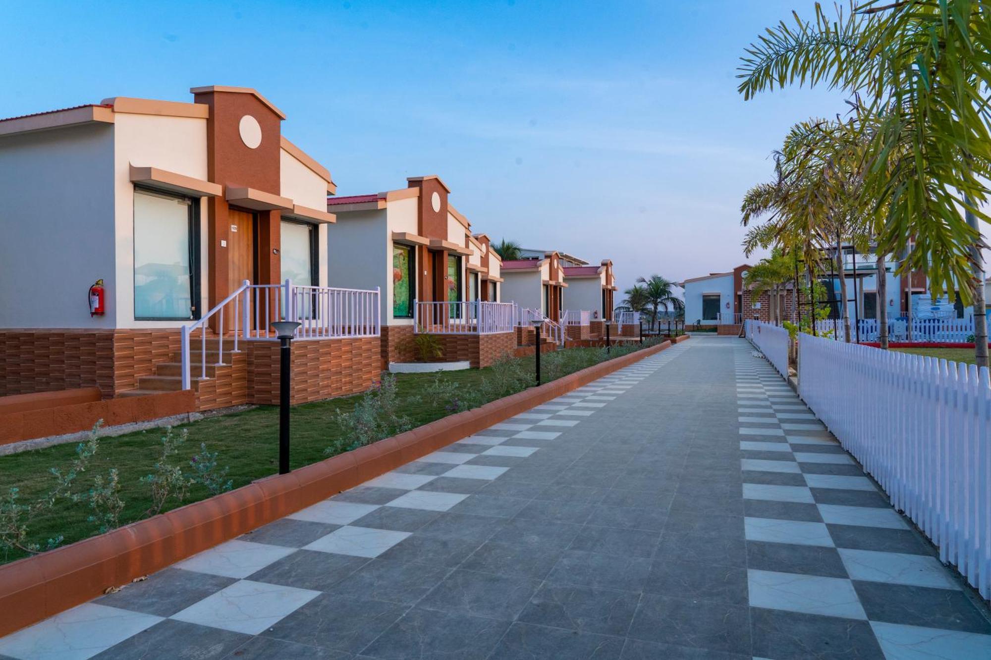 Flamingo Club And Resort Una 3 Km Away From Diu Check Post Buitenkant foto