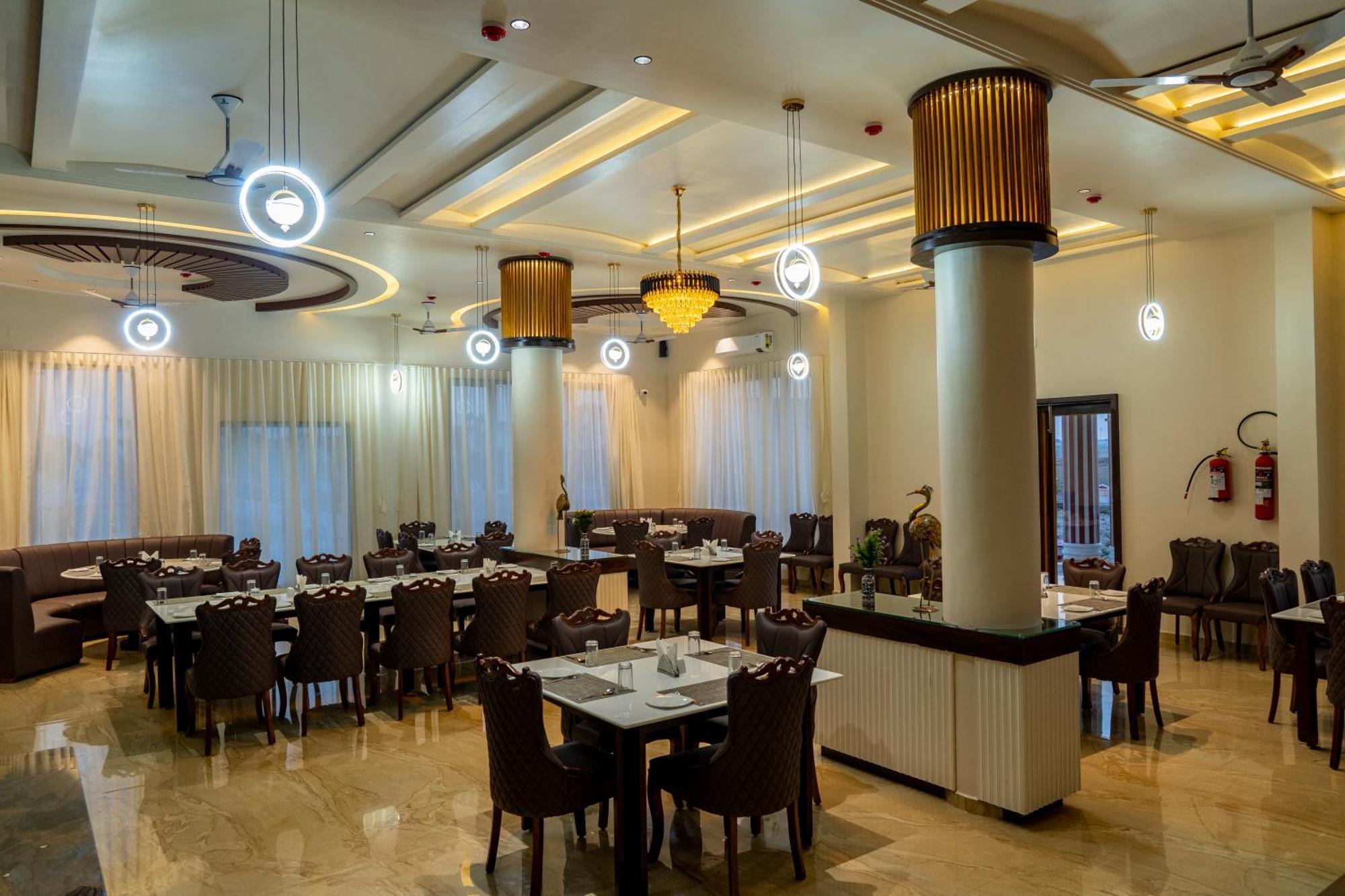 Flamingo Club And Resort Una 3 Km Away From Diu Check Post Buitenkant foto